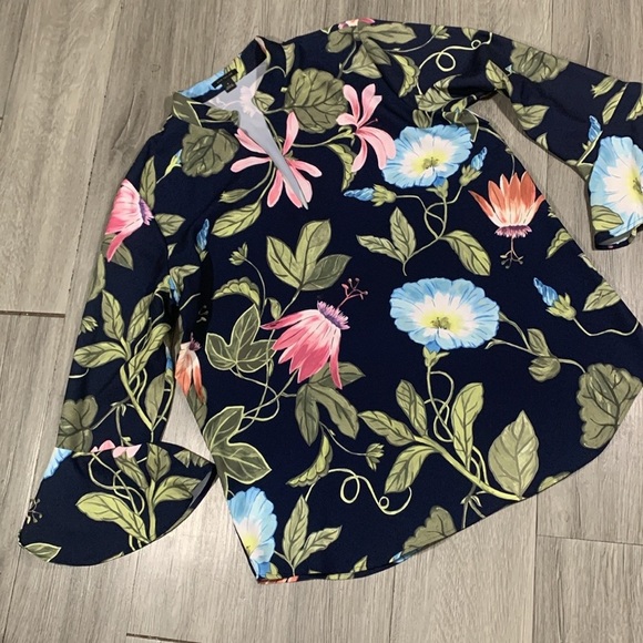 Ann Taylor Navy Floral Flutter Sleeve Open Mandarin Collar Pull-Over Blouse sz M - Picture 10 of 13